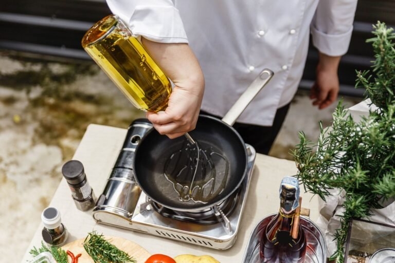 Golden Drip Vegetable Cooking Oil: A Chef's Secret Weapon in Professional Kitchens